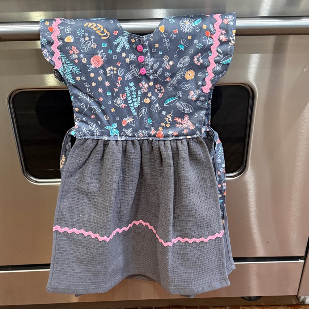 Kitchen towel designed as a little dress